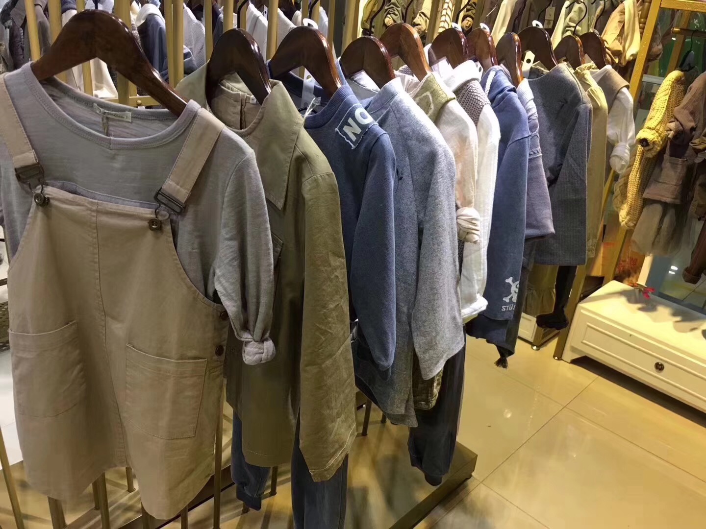 品牌童装折扣尾货批发