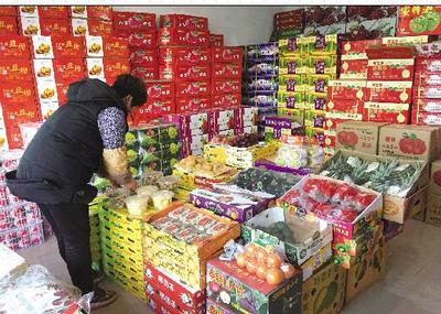 水果礼盒成水果店主推产品 老板称一天最多能卖2万元 - 东营网